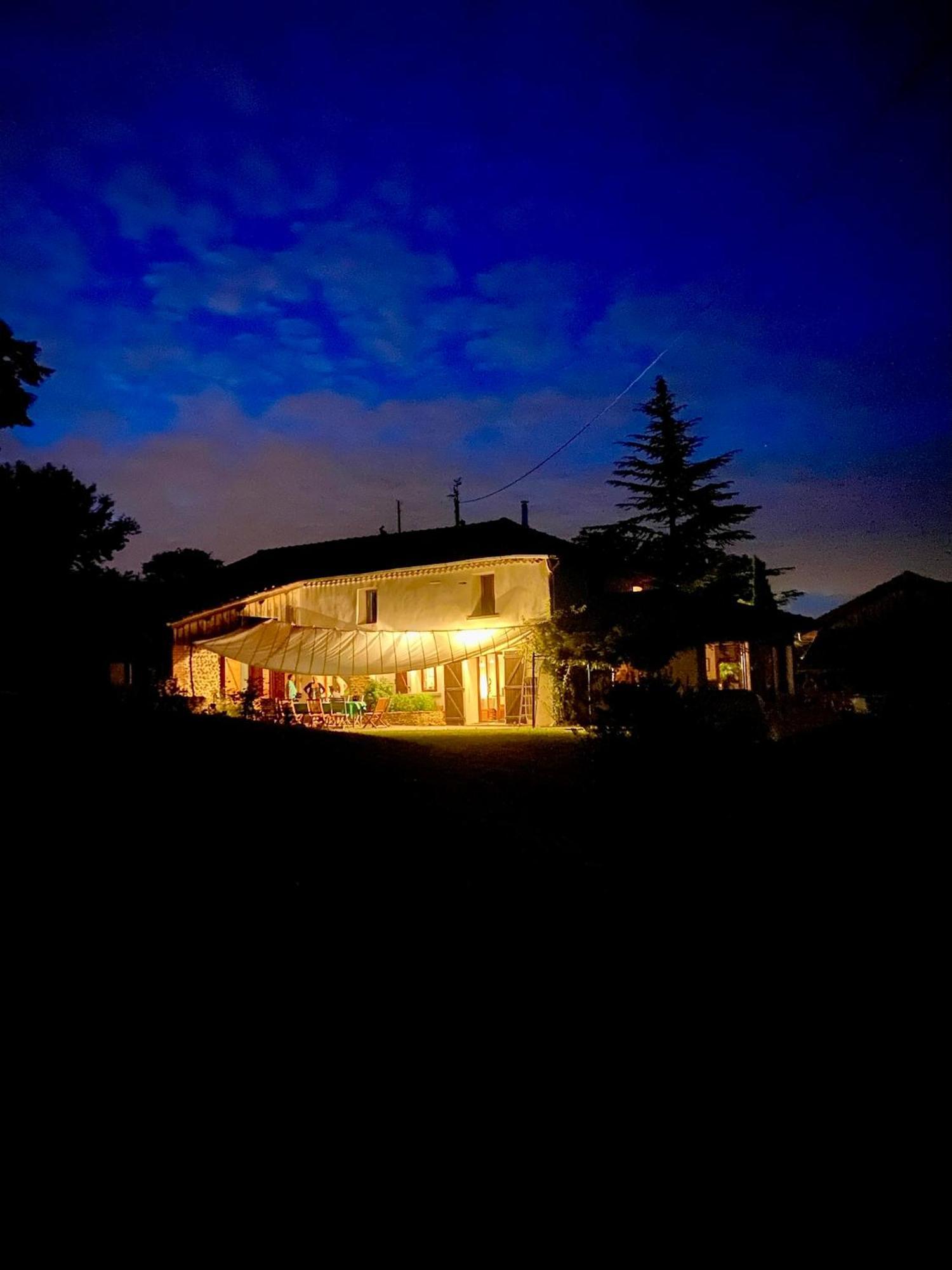 Hotel Les Garennes Saint-Uze Zewnętrze zdjęcie