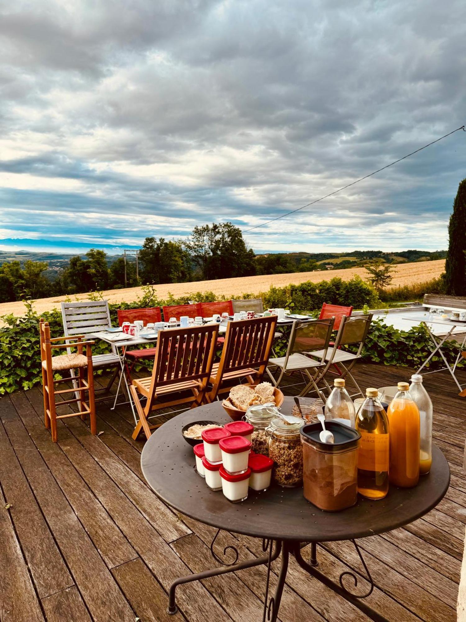 Hotel Les Garennes Saint-Uze Zewnętrze zdjęcie
